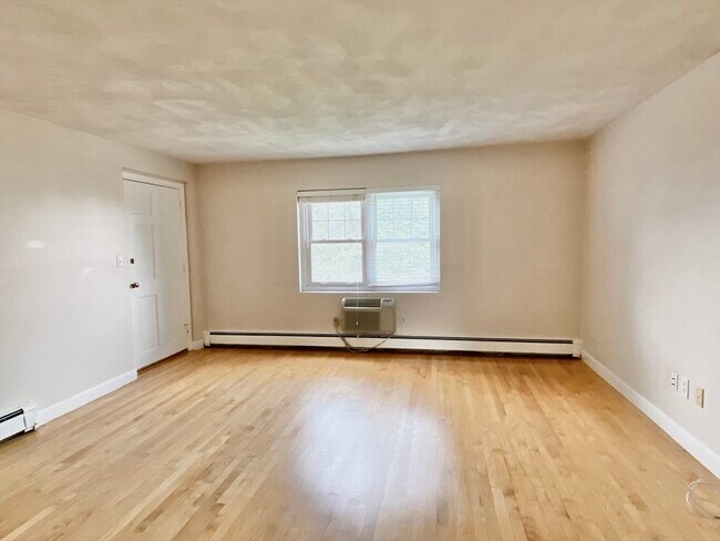 Building Photo - 138 Emerson Gardens Rd
