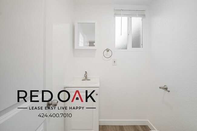 Foto del edificio - 3945.5 Lowell Ave