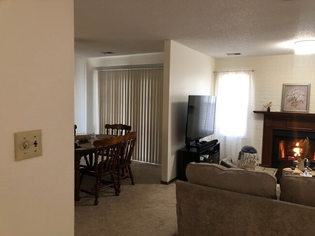 Building Photo - 3701 Candlewyck Club Dr