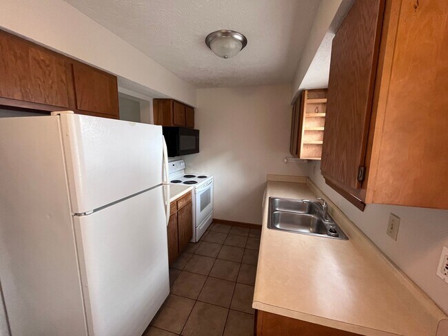 Foto del edificio - 2458 Sycamore Ln