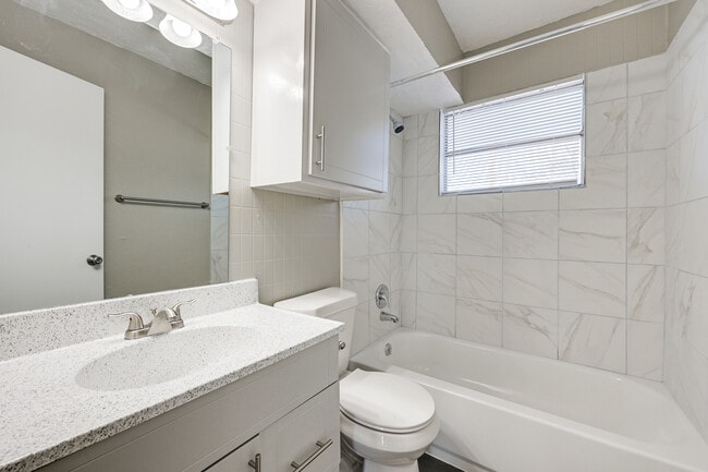 Building Photo - Vista Verde