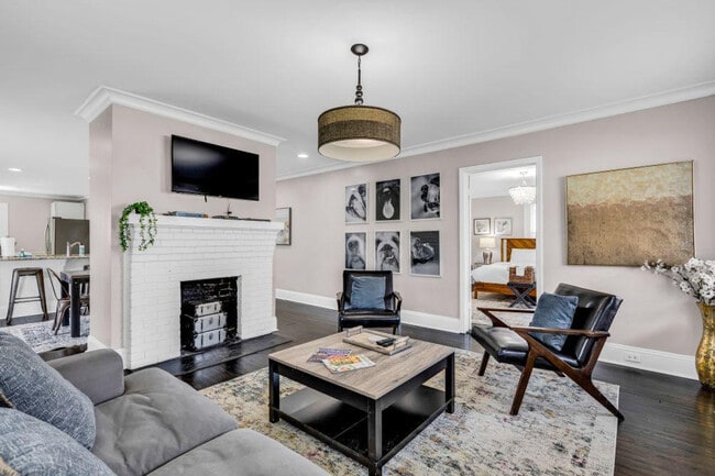 Building Photo - 822 Parkwood Ave