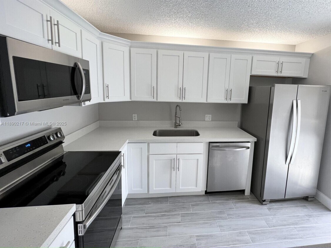 Foto principal - 1415 14th Ct