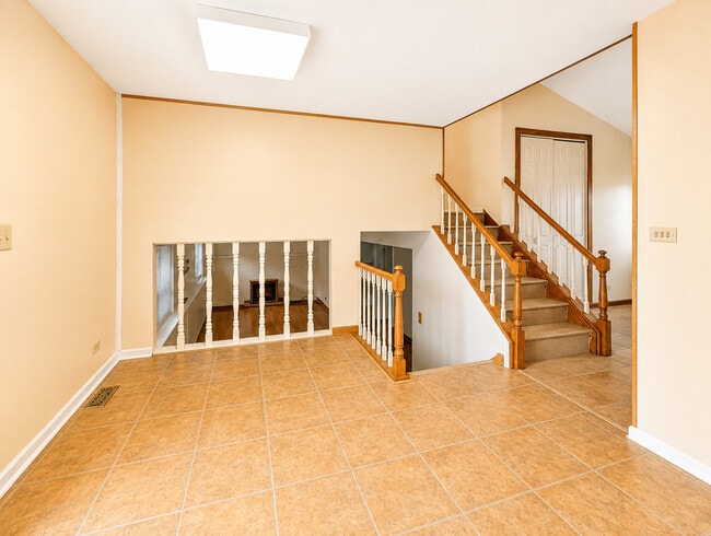 Building Photo - 1329 Elm Dr