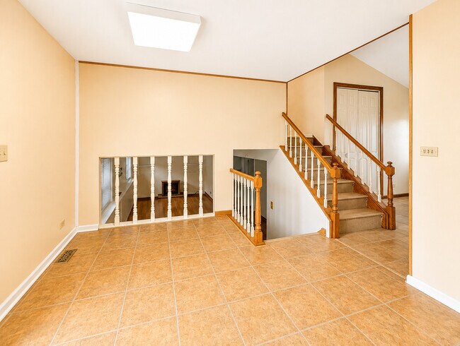 Foto del edificio - 1329 Elm Dr