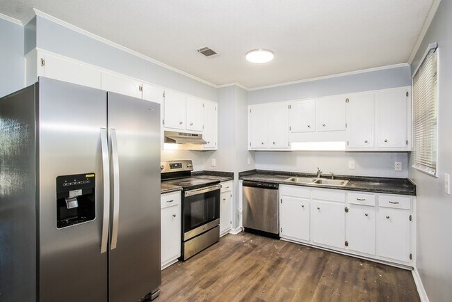 Foto del edificio - 3714 Fairington Dr
