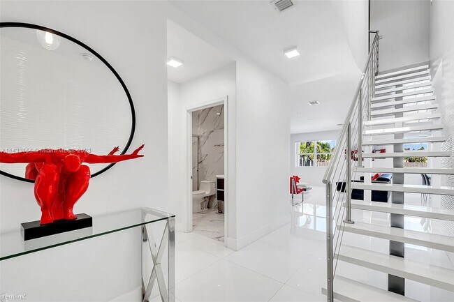Foto del edificio - 5 br, 3 bath House - 8460 NW 115th Pl # 0