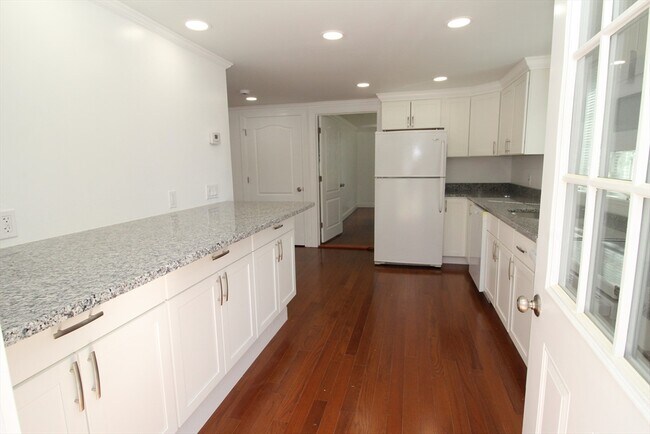 Foto del edificio - 96 Walnut Ln