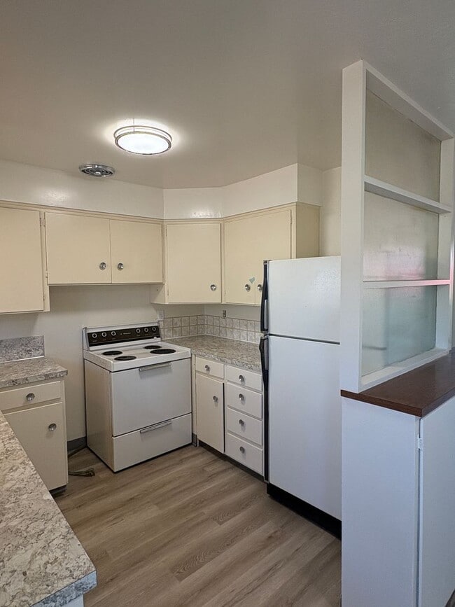 Building Photo - 2 Bedroom Near Harlow