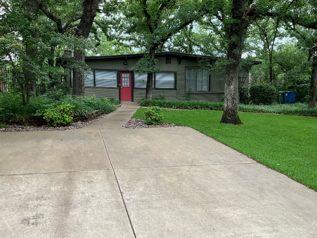Building Photo - 2953 Peninsula Dr