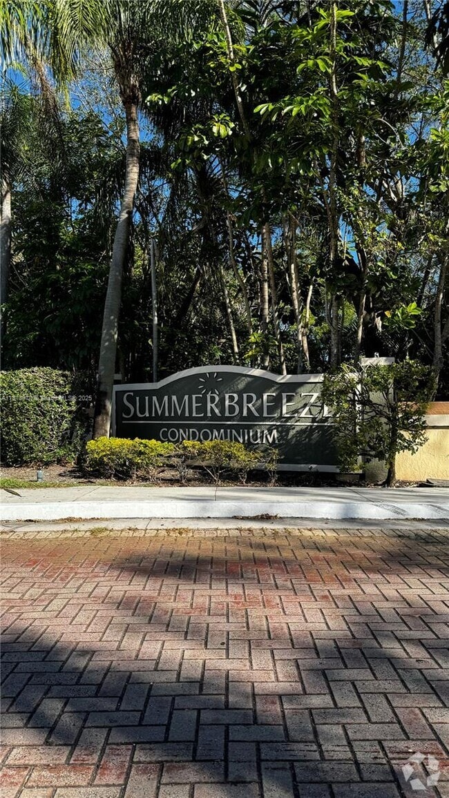 Building Photo - 9999 Summerbreeze Dr
