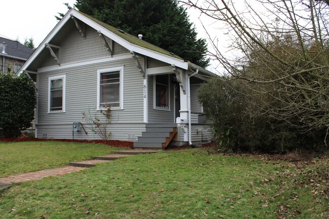 Building Photo - 614 Hull Ave