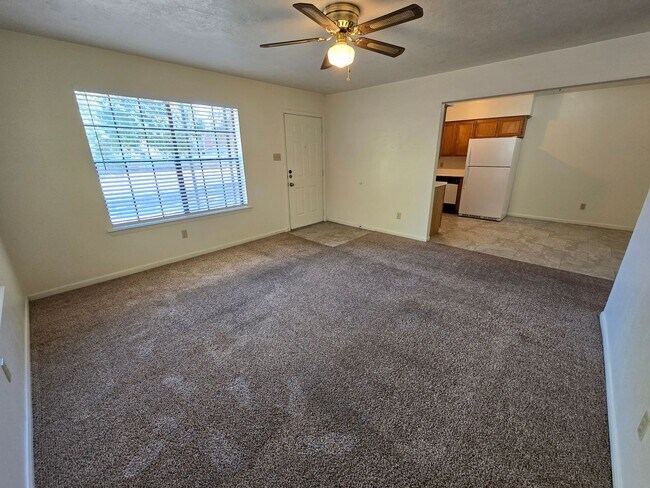 Foto del edificio - College Station - 3 bedroom / 2 bath 4 plex- downstair units.