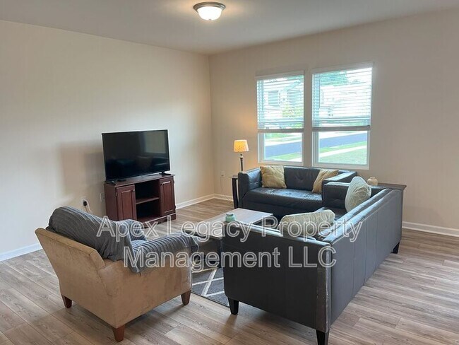 Foto del edificio - 1501 Rhodes Pond St