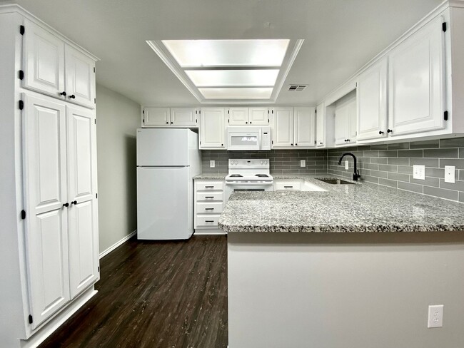 Foto del edificio - Stylish Move-In Ready Gem! Jenks Schools &...