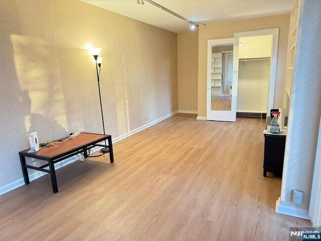 Foto del edificio - 272 Frances St