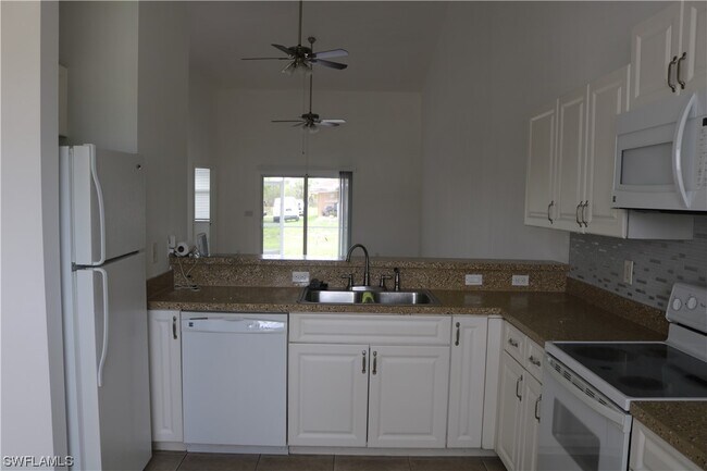 Foto del edificio - 1202 Diplomat Pkwy E