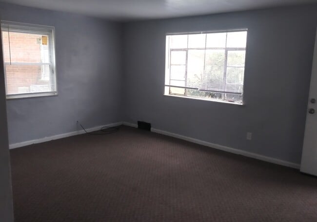 Living Room - 2501 Flanigan Ct