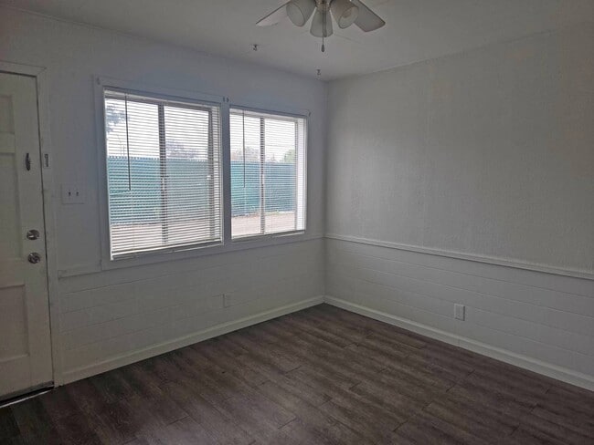 Foto del edificio - 1150 E San Joaquin Ave