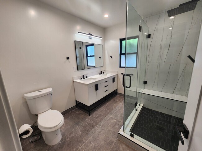 Foto del edificio - 9033 Lindley Ave