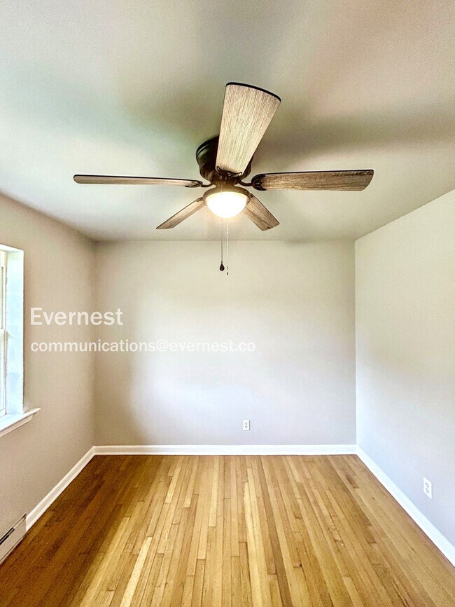 Foto del edificio - 10813 Bluebell Dr