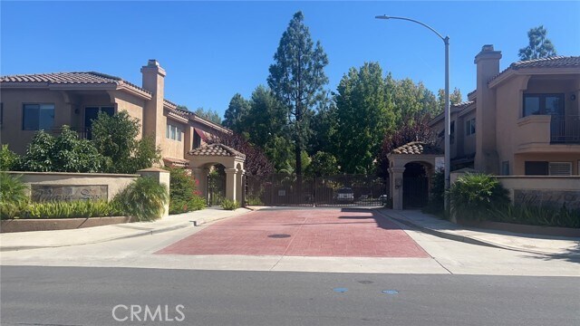 Primary Photo - 2080 Lakeshore Dr