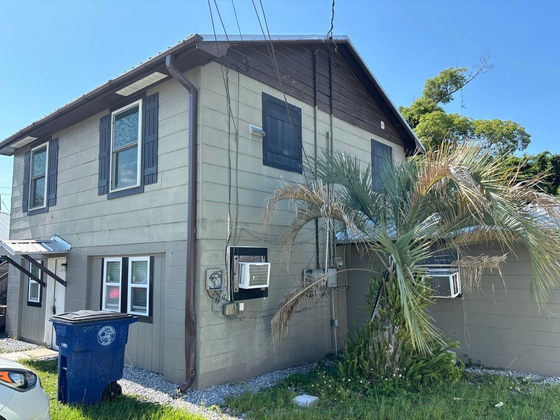Primary Photo - 2705 E 8th Plz