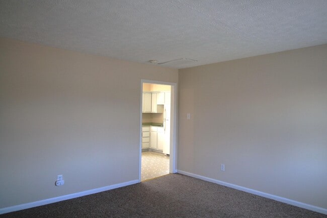 Building Photo - 310 Edgewood Dr