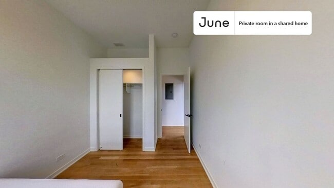 Building Photo - Private bedroom in 4 bed/3 bath Home