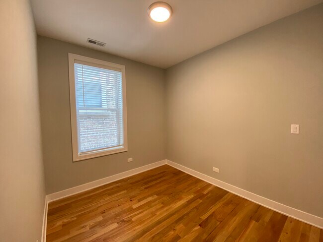 Building Photo - 2355 W 18th Pl