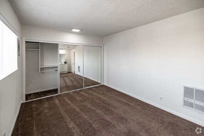 1HAB, 1BA - Espacioso - Dormitorio - 229 Woodruff Apartments