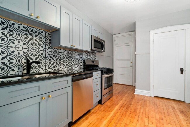 Foto del edificio - 323 Calendar Ave