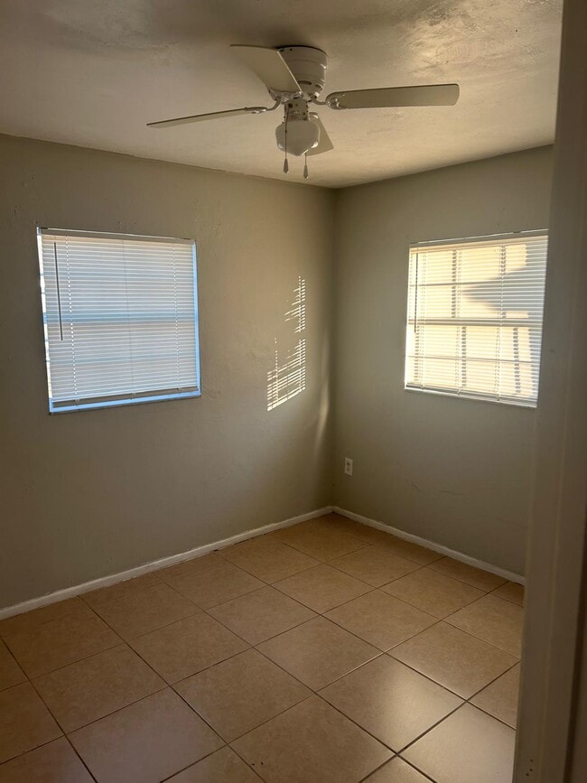 Foto del edificio - 6135 Markland Ave