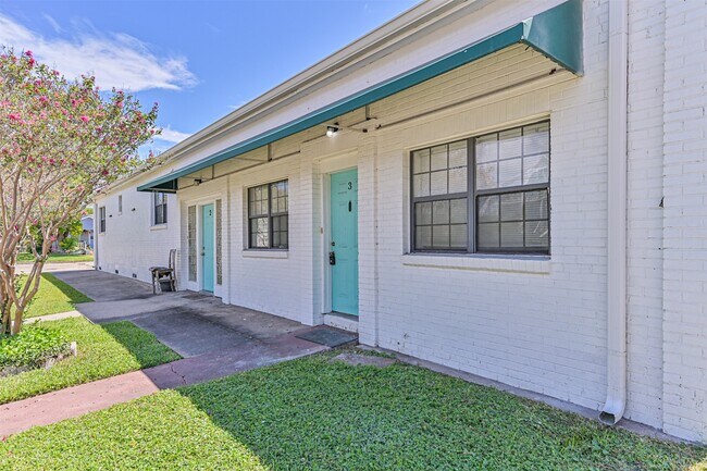 Building Photo - 2201 48th St