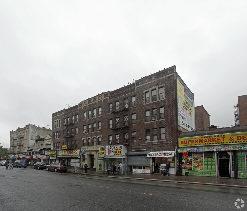Building Photo - 188 Parkside Ave