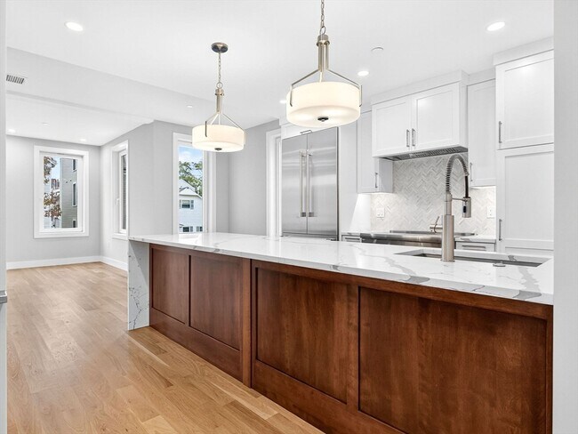 Foto del edificio - 551 E 7th St