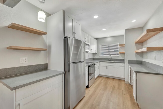 Building Photo - Palm View Village (Furnished Units Available)