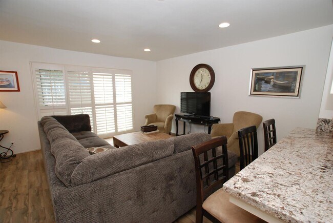 Foto del edificio - 9 month winter lease on Balboa Peninsula! No yearly leases