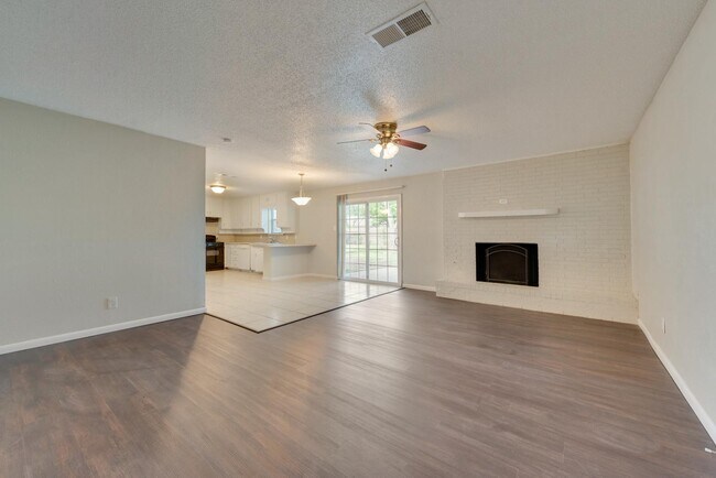 Foto del edificio - 5304 Susan Lee Ln