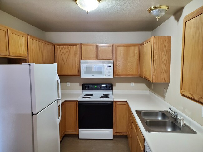 Foto del edificio - Spacious 3 bed, 3.5 bath condo in Rigden F...