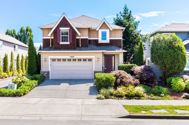 Building Photo - Beautiful 5 Bedroom 3 Bath Redmond Home!
