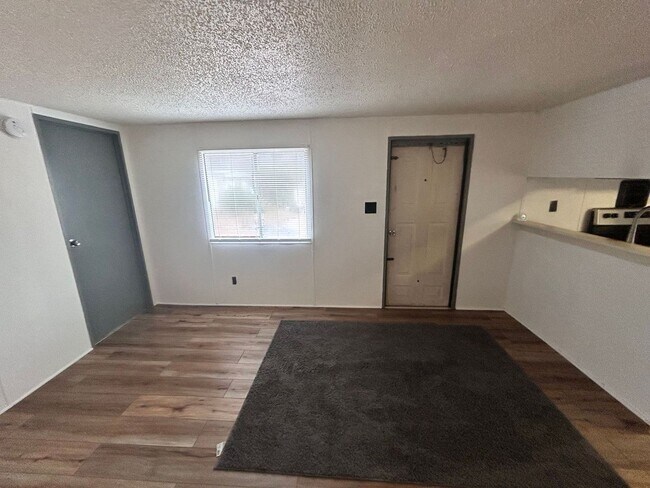 Building Photo - Two Bedroom 1.5 bathroom Mobile Home in Catawba!