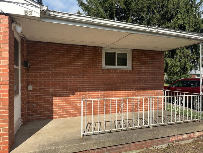 Building Photo - Crescent St. Duplexes