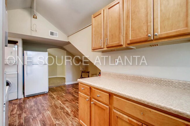 Building Photo - 939 Sylvan Pl SW
