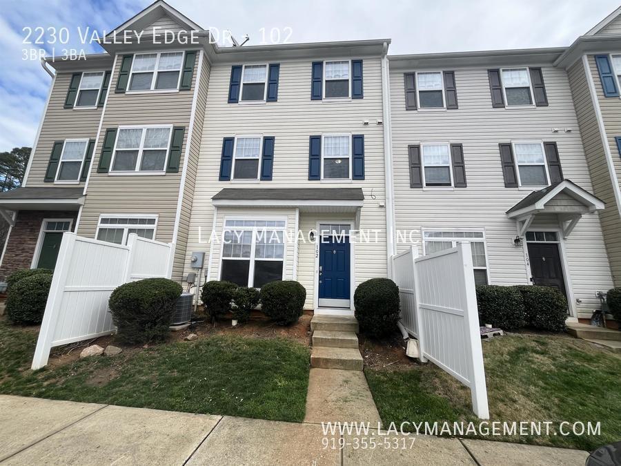 Primary Photo - 2230 Valley Edge Dr