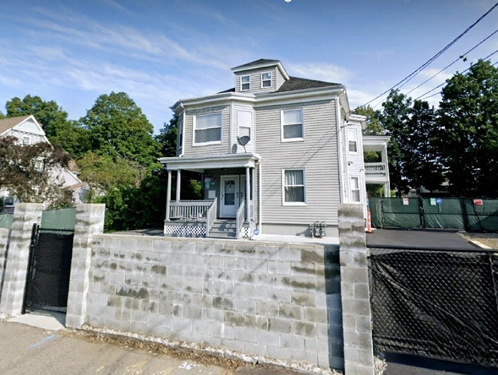 852 Centre St Unit B, Brockton, MA 02302 Room for Rent in Brockton, MA