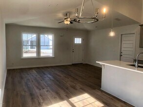 Building Photo - 420 Raven Ln