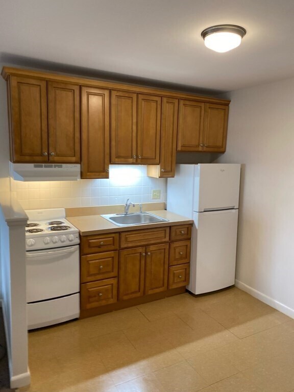 8 Chauncy St Unit 44, Weymouth, MA 02190 Room for Rent in Weymouth