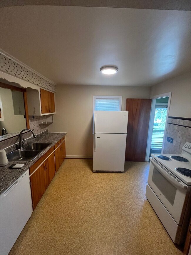 Foto del edificio - 3 Bedroom Home with In-Law Suite Available Near Rochester General