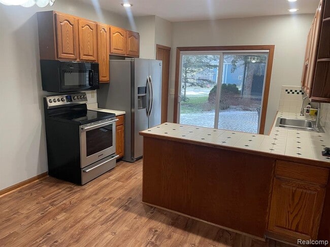 Foto del edificio - 239 Oxford Lake Dr